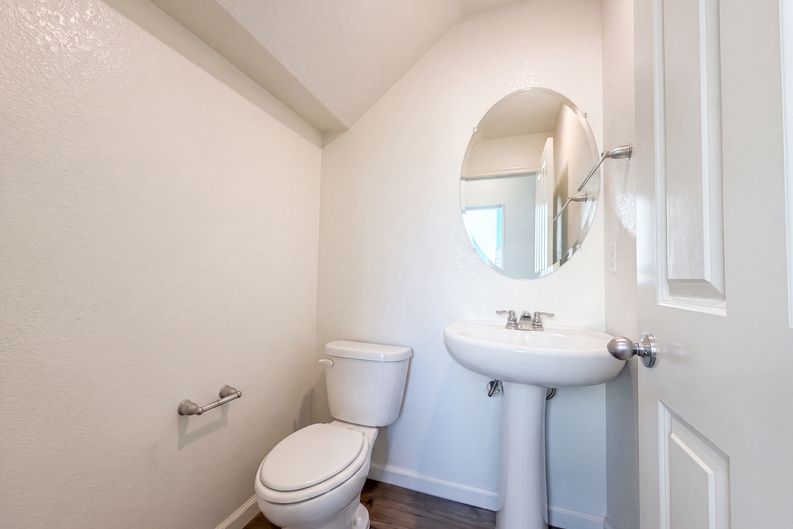 Photo 18 of 27 of 8224 Kossum Way, Elk Grove, CA