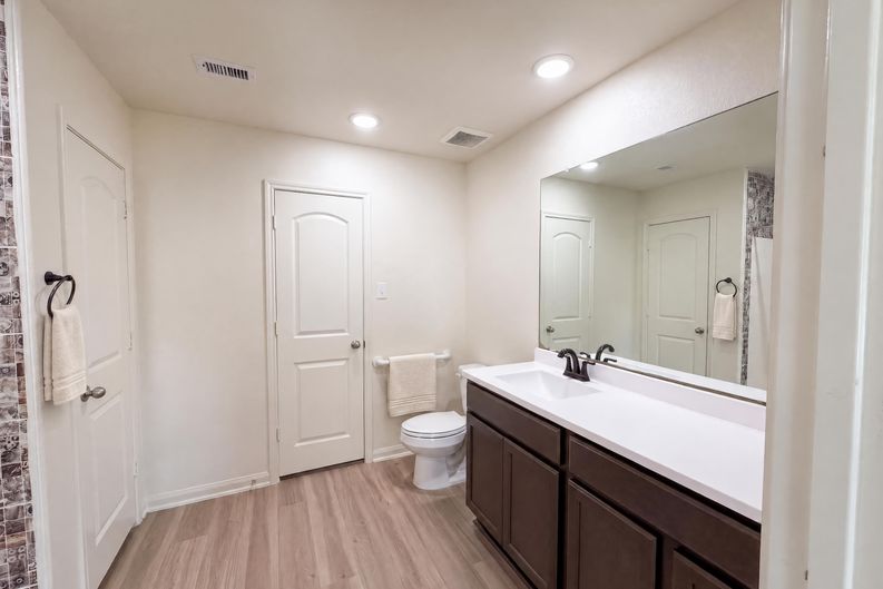 Photo 9 of 16 of 6115 El Oro Dr, Houston, TX
