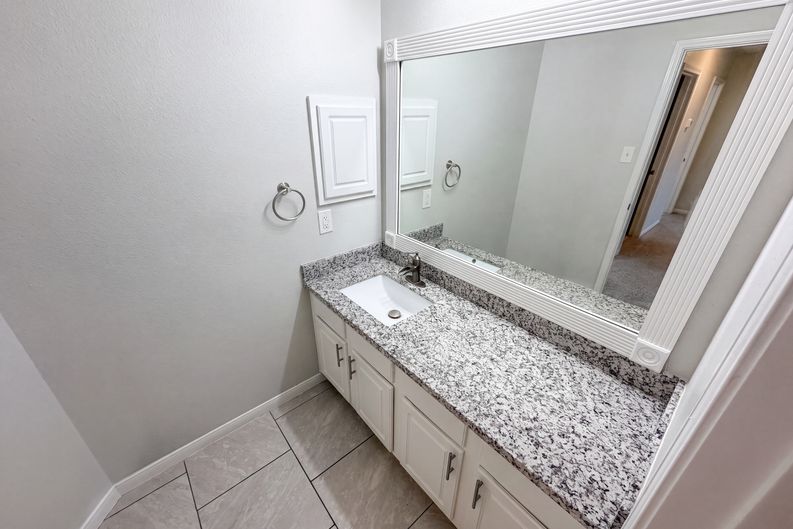 Photo 18 of 26 of 7327 Fox Hall Ln, Humble, TX