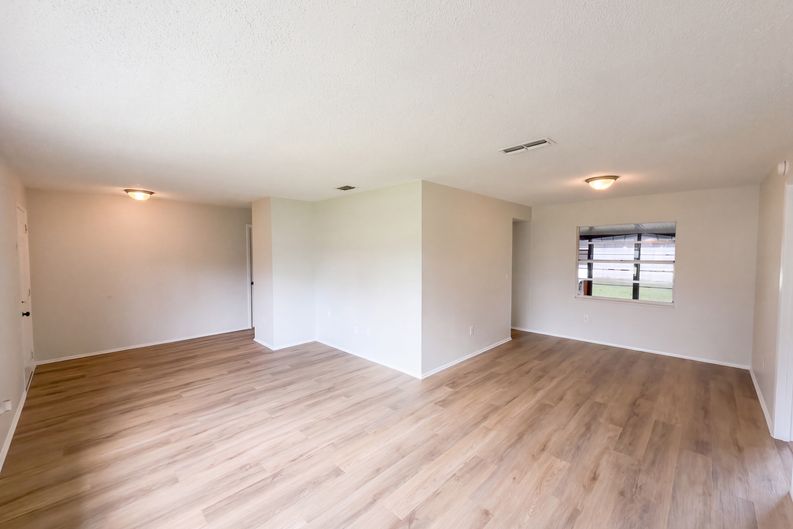 Photo 5 of 19 of 108 Camino Cir, Ormond Beach, FL