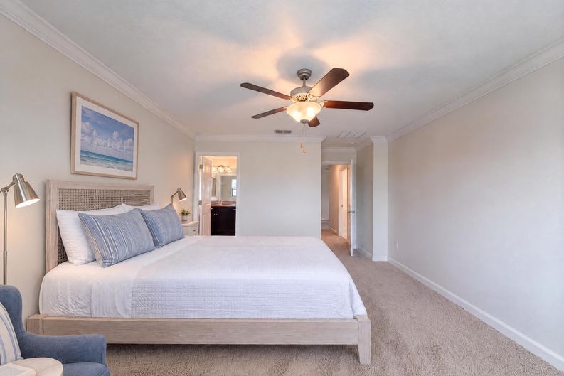 Photo 4 of 36 of 9709 Ivory Dr, Sun City Center, FL