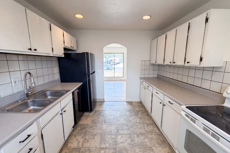 Photo 7 of 23 of 9190 Cypress Dr, Thornton, CO