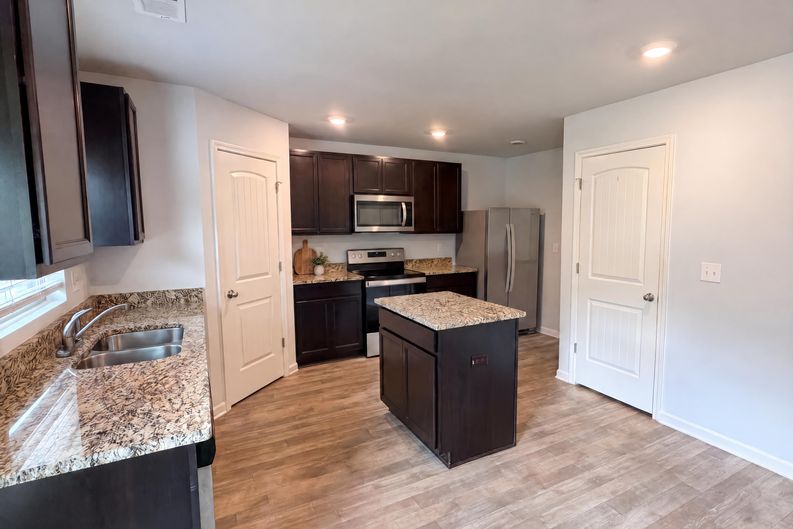 Photo 10 of 33 of 1300 Mills Cove Dr, Covington, GA