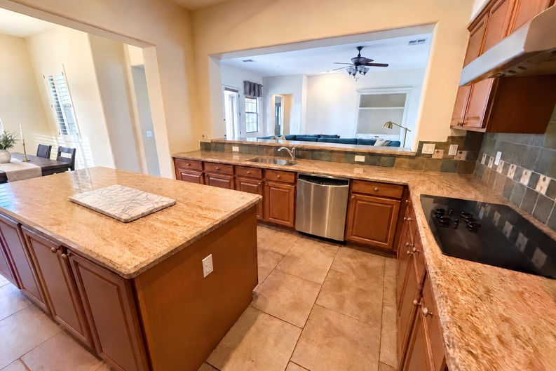 Photo 7 of 43 of 12435 W Red Hawk Dr, Peoria, AZ