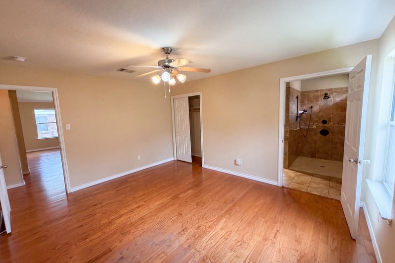 Photo 6 of 16 of 507 Decker Dr, Hutto, TX