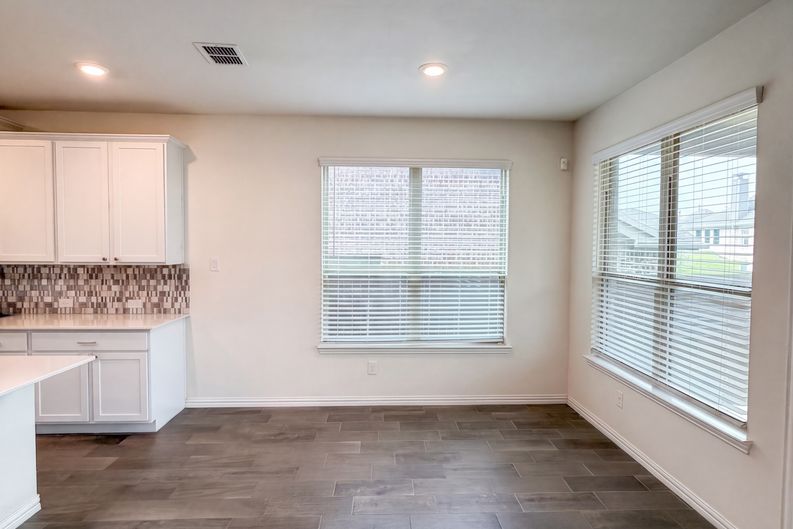 Photo 8 of 27 of 1421 Prairie Lake Ct, Carrollton, TX