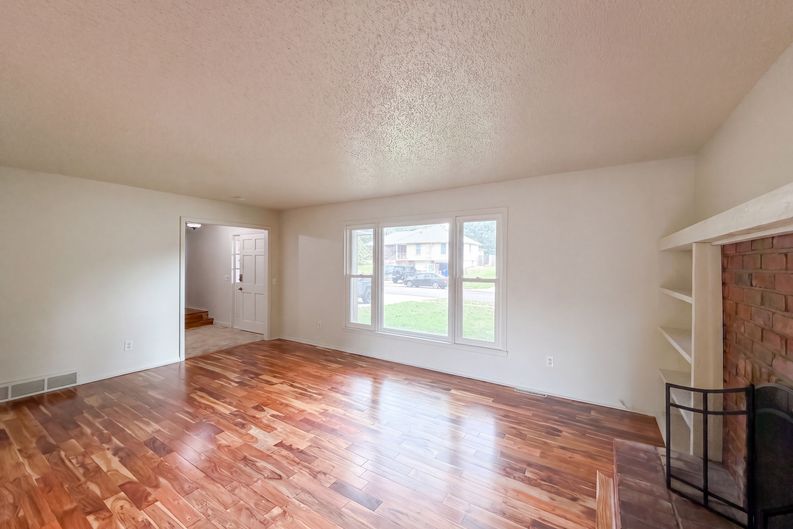 Photo 12 of 39 of 14224 S Raintree Dr, Olathe, KS