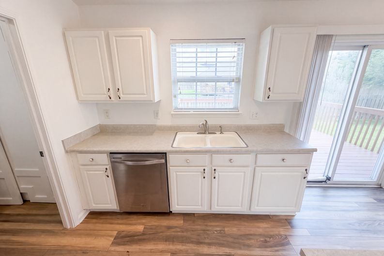 Photo 9 of 24 of 12134 Brushfield Ln, Fishers, IN