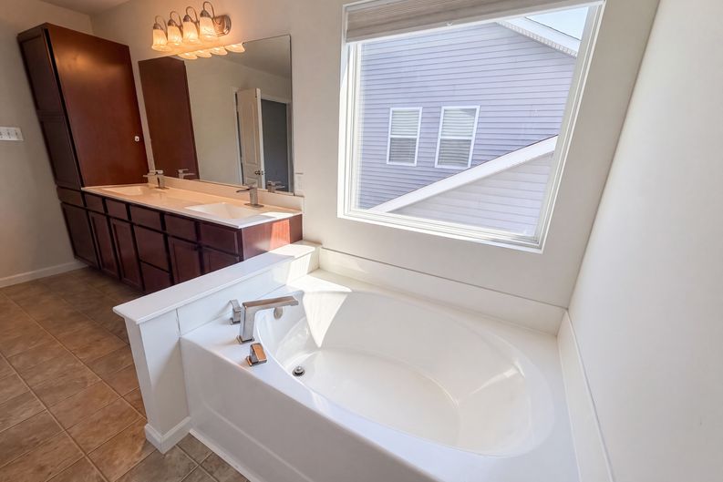 Photo 16 of 28 of 5945 Hawkins Ridge Ct, Saint Louis, MO