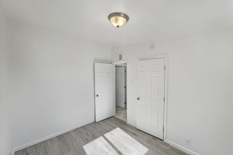 Photo 12 of 17 of 802 W Tipton Dr, Tucson, AZ