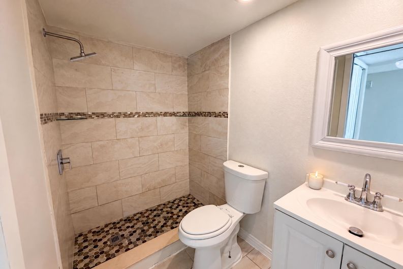 Photo 11 of 16 of 4747 Puritan Cir, Tampa, FL