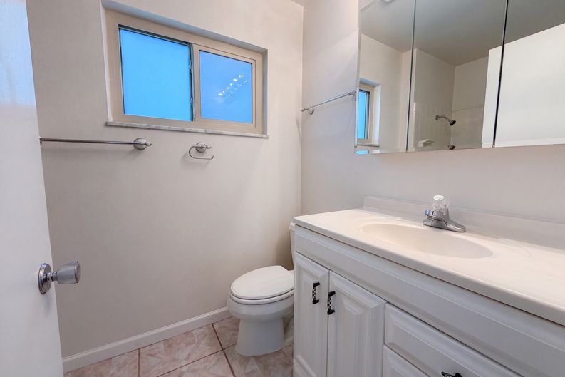 Photo 17 of 31 of 1818 Danbury Dr, Sun City Center, FL