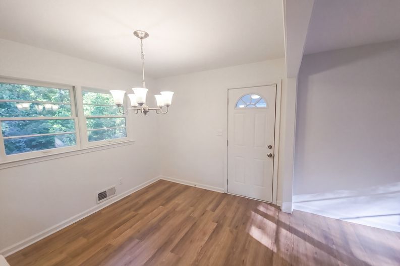 Photo 7 of 33 of 6489 N Sweetwater Rd, Lithia Springs, GA