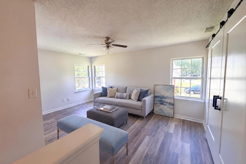 Photo 9 of 18 of 6032 Briggs Dr, Charlotte, NC