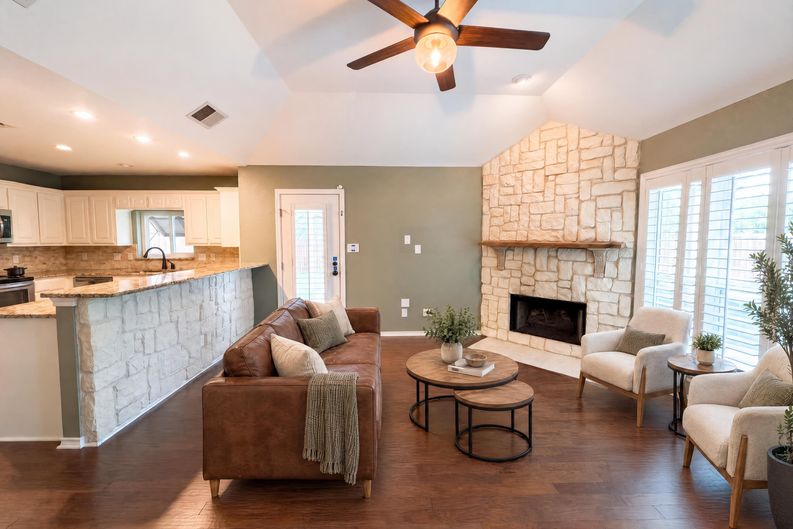 Photo 7 of 18 of 1416 Willow Wood Dr, Carrollton, TX