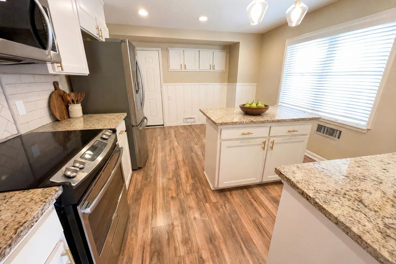 Photo 7 of 16 of 6817 Chickering Rd, Fort Worth, TX