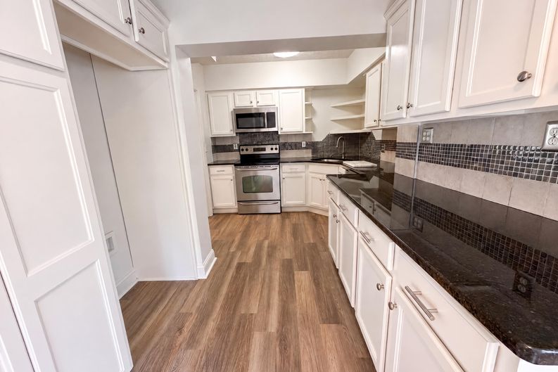 Photo 6 of 22 of 5630 Temple Rd, Jacksonville, FL