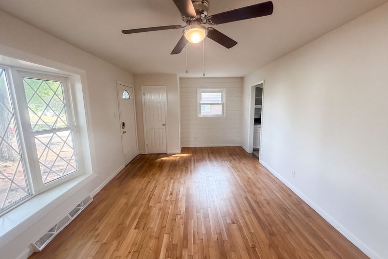 Photo 9 of 18 of 509 Greenbriar Rd, Greensboro, NC