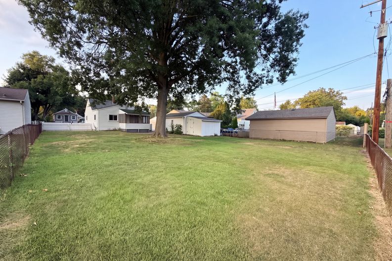 Photo 15 of 16 of 35115 University St, Westland, MI