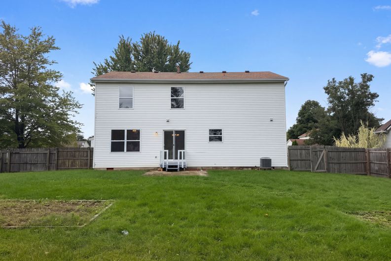 Photo 5 of 19 of 208 Isaac Tharp St, Pataskala, OH