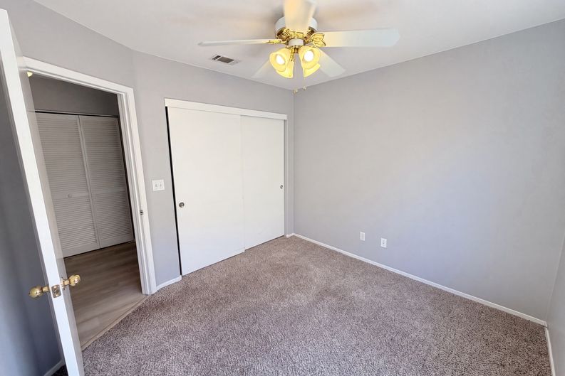 Photo 14 of 33 of 9121 Indian Breeze Dr, Las Vegas, NV