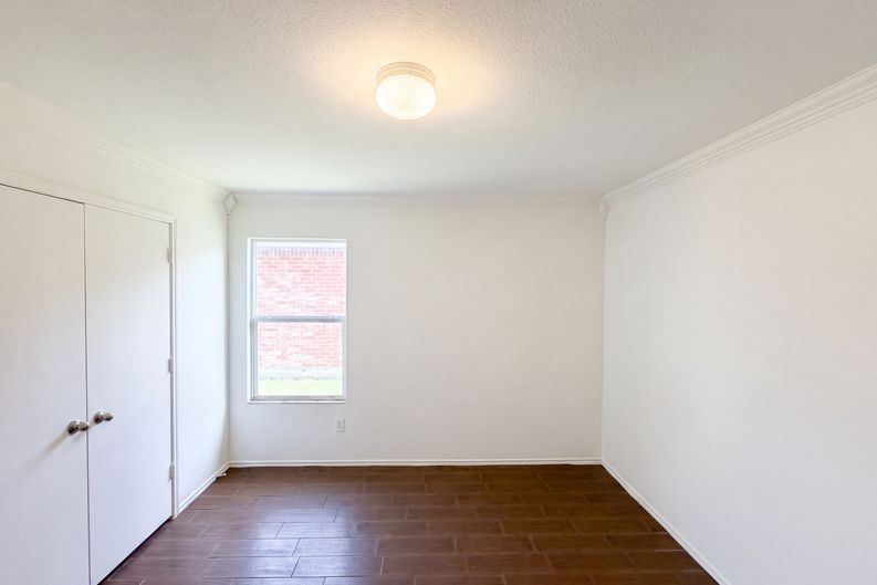 Photo 11 of 18 of 6200 St James Pl, Denton, TX