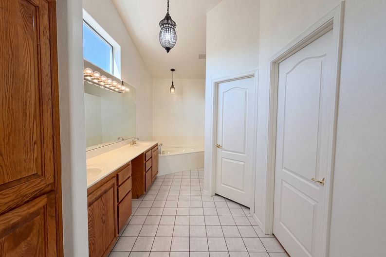 Photo 6 of 25 of 1207 E Clearview Dr, Casa Grande, AZ