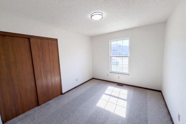 Photo 4 of 23 of 2827 Bromley Dr, O Fallon, MO