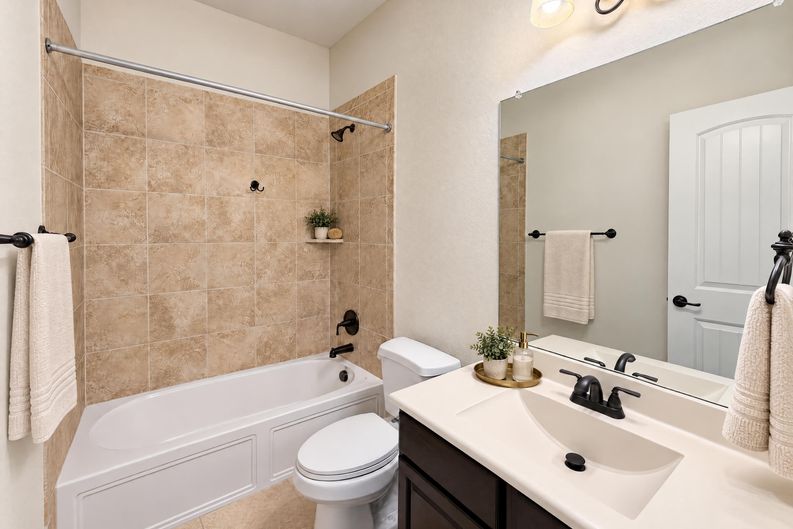 Photo 15 of 28 of 6715 Winding Valley Trl, Rowlett, TX