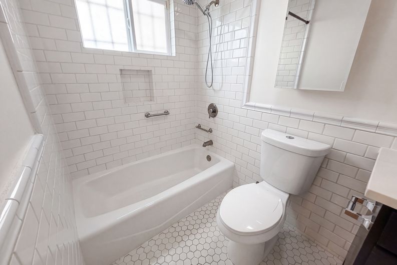 Photo 18 of 22 of 1138 S St Andrews Pl, Los Angeles, CA