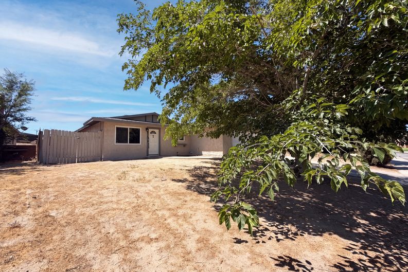 Photo 23 of 24 of 15929 La Verida Dr, Victorville, CA
