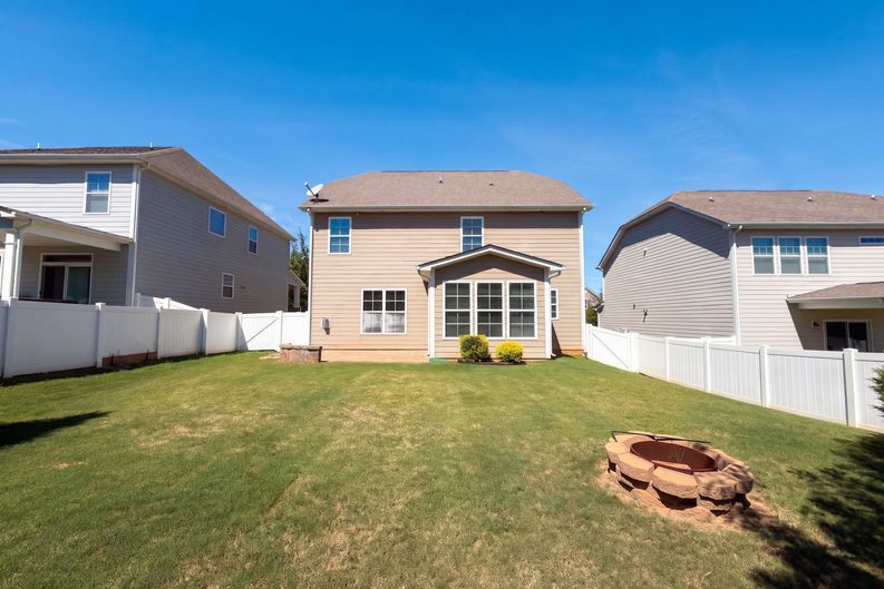 Photo 5 of 17 of 5015 Sea Cliff Ln, Lancaster, SC