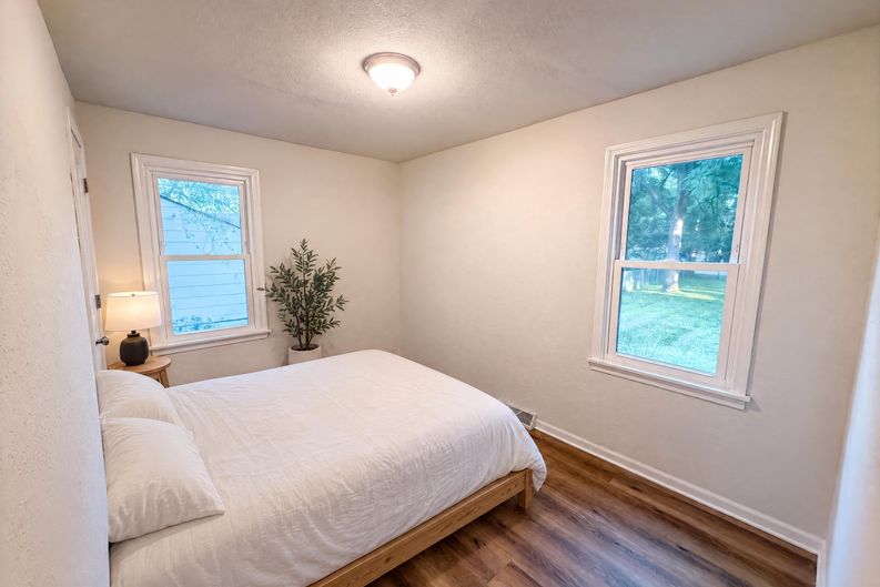 Photo 4 of 25 of 2084 Hillview Rd, Mounds View, MN