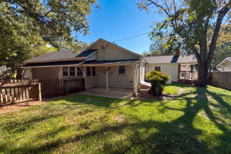 Photo 23 of 29 of 907 S South St, Gastonia, NC