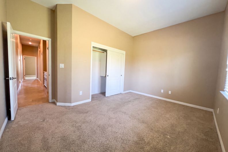 Photo 4 of 35 of 11904 Kenseth St, Bakersfield, CA