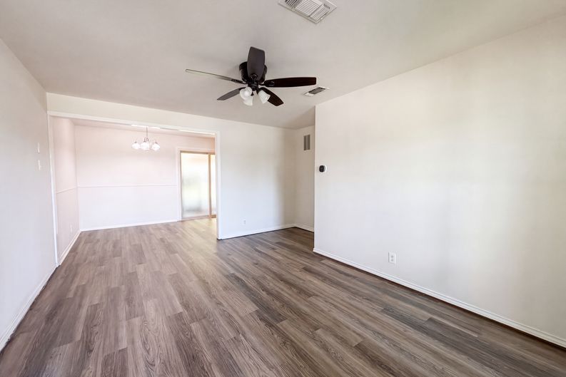 Photo 7 of 21 of 2549 Steven Dr, Denison, TX