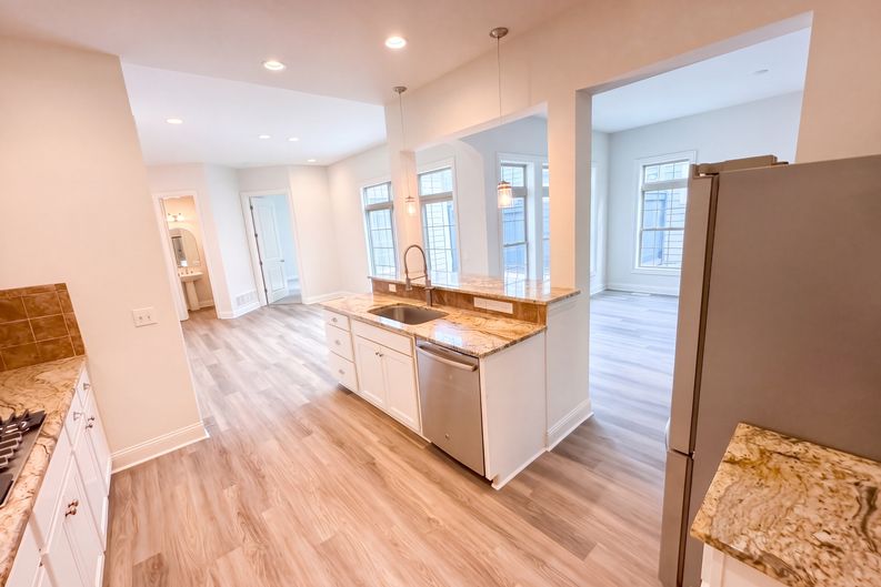 Photo 5 of 37 of 4230 Troutbrook Dr, Dublin, OH