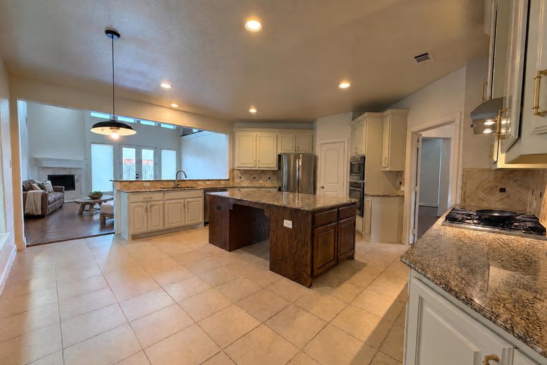 Photo 11 of 43 of 4409 Elmgreen Dr, Roanoke, TX