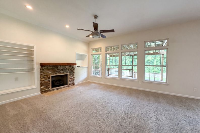 Photo 13 of 33 of 1027 Countess Ln, Spring Hill, TN