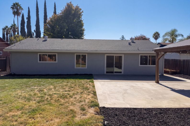 Photo 8 of 37 of 10539 Georgetown Dr, Rancho Cordova, CA