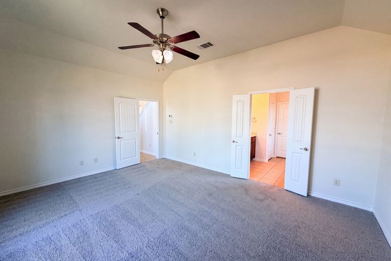 Photo 4 of 22 of 1217 Maverick Ln, Royse City, TX