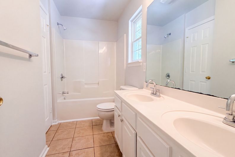 Photo 16 of 23 of 6226 Dumont Ln, Charlotte, NC