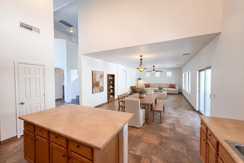 Photo 11 of 39 of 7428 S 15th Dr, Phoenix, AZ