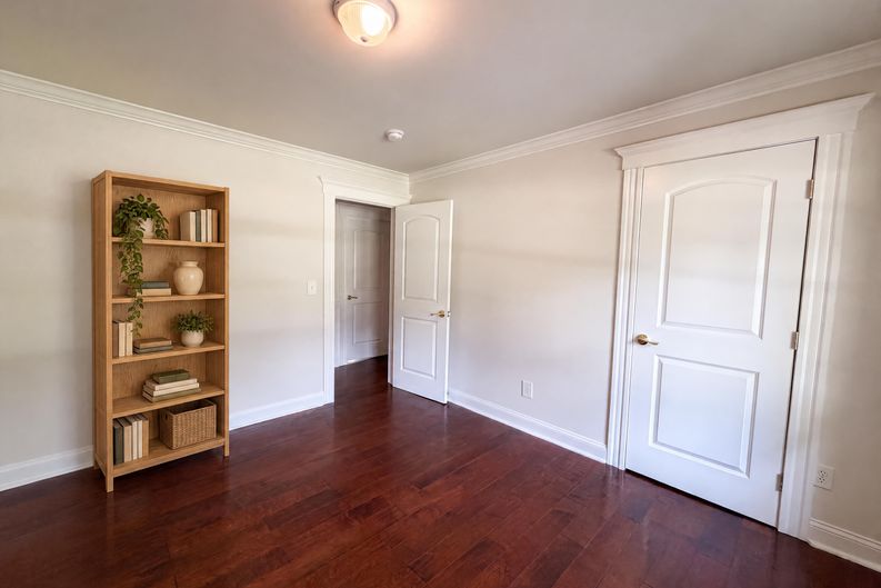 Photo 8 of 20 of 829 W 2nd North St, Summerville, SC