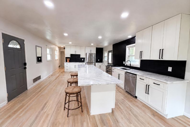 Photo 13 of 30 of 3807 Greenhill Dr, Atlanta, GA