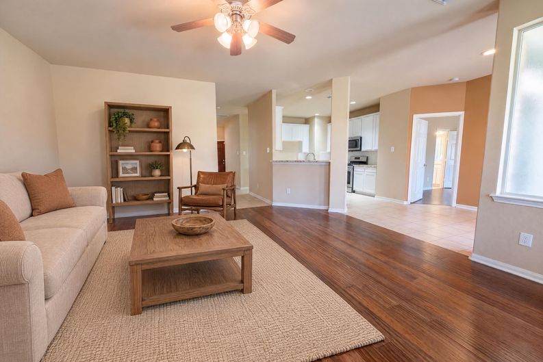 Photo 9 of 29 of 7002 Crockett Ridge Dr, Richmond, TX