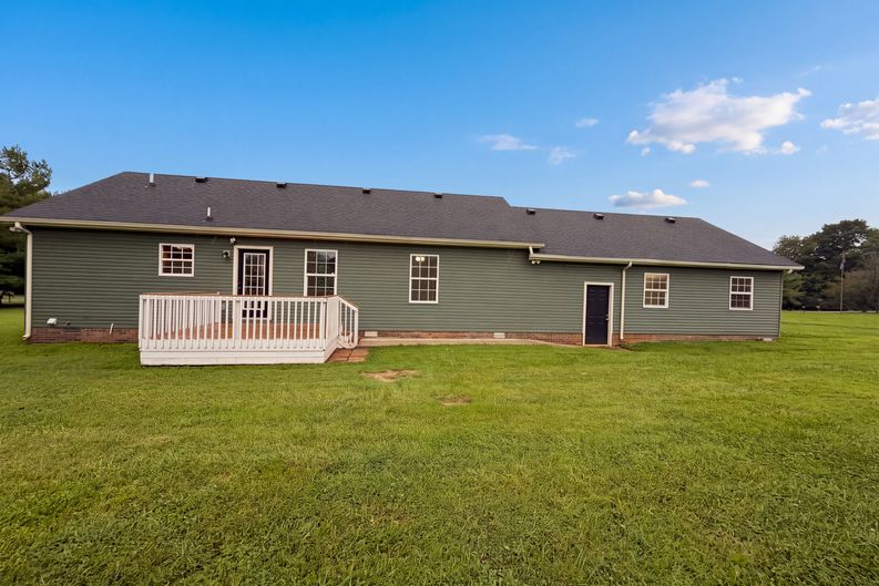 Photo 5 of 17 of 610 W Harper Rd, Portland, TN