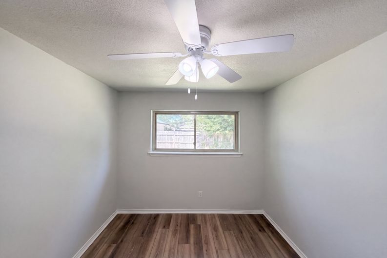 Photo 15 of 21 of 220 Grand Meadow Dr, Fort Worth, TX