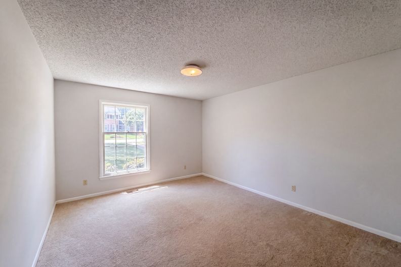 Photo 13 of 16 of 2101 Fordham Dr, Fayetteville, NC
