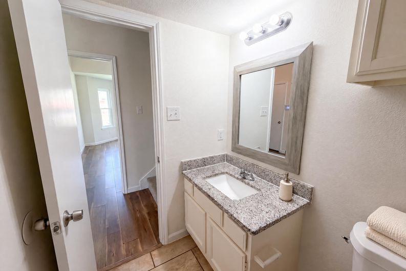 Photo 8 of 23 of 832 Brockden Dr, Mesquite, TX